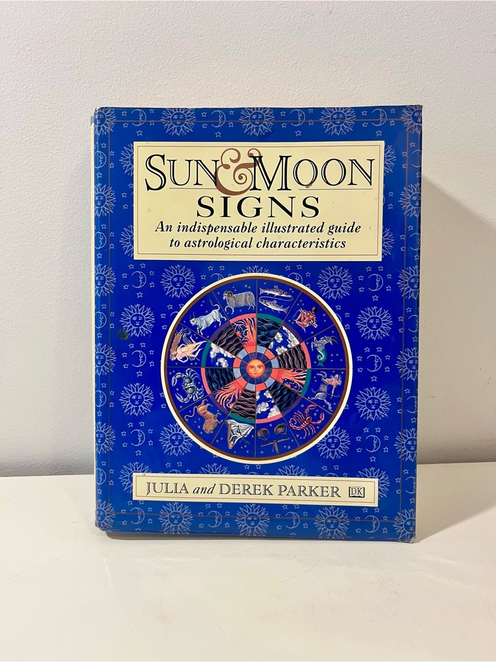 1996 Sun & Moon Signs An indispensable Illustrated Guide to Astrological